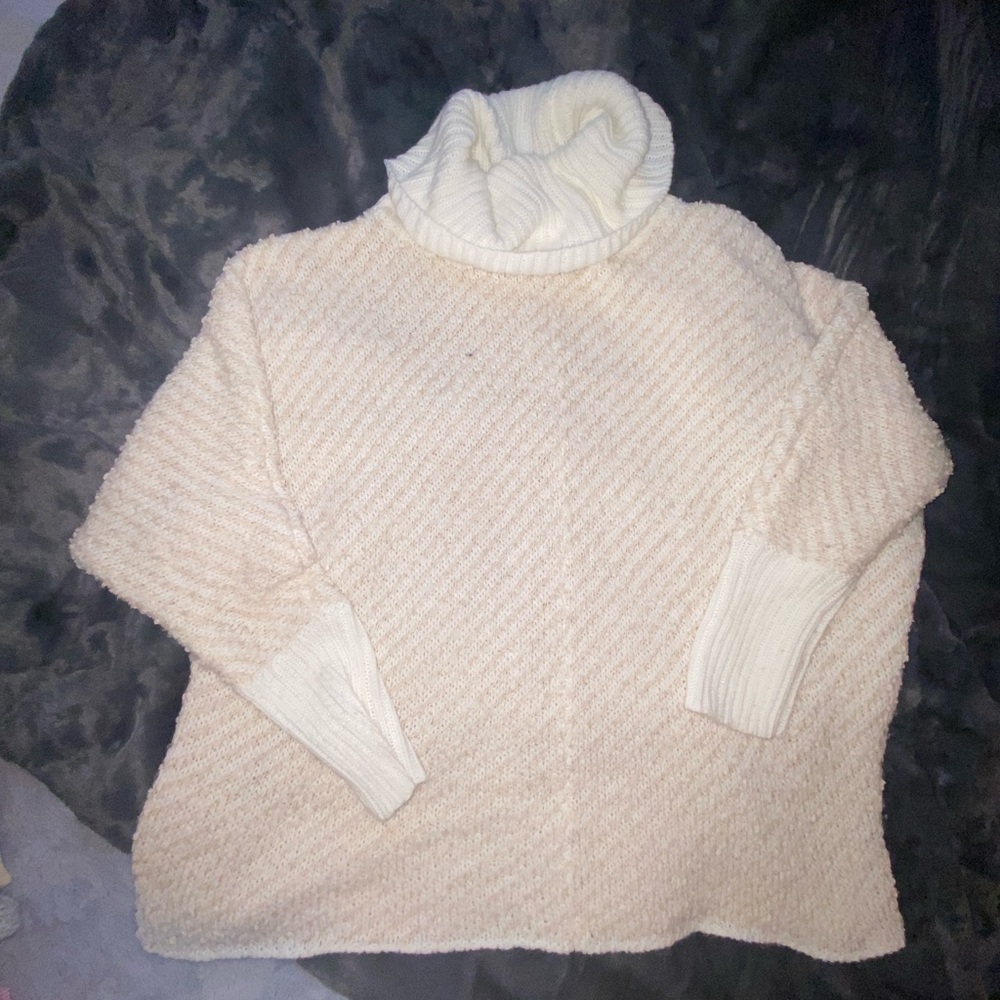 Oversized White and tan sweater